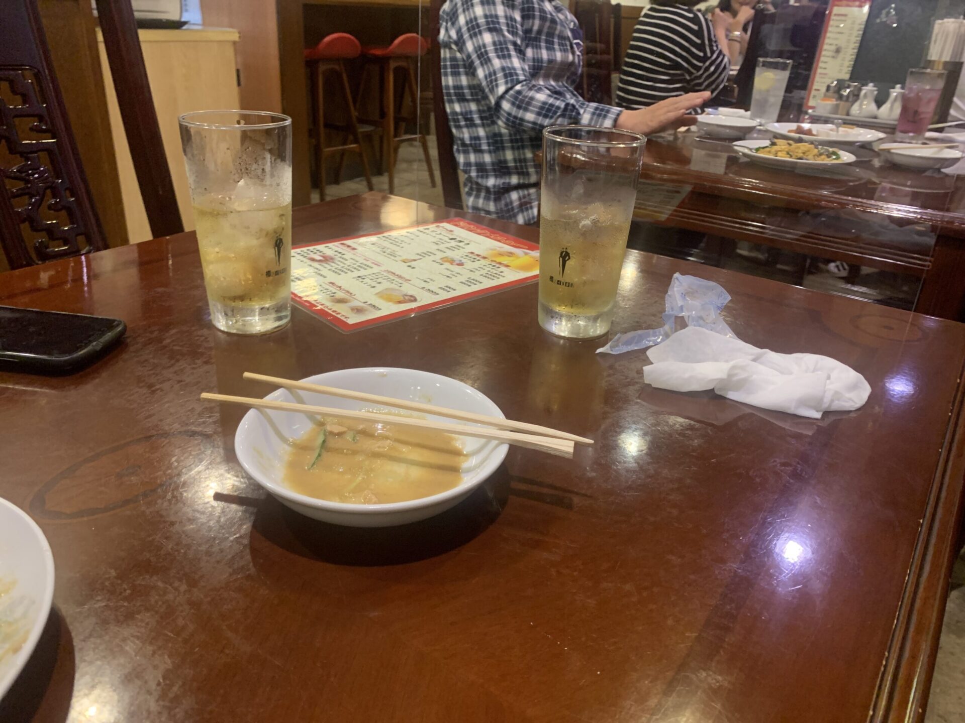 中華料理 隆泉楼店内は広々